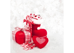 红色心形和礼物盒
