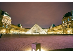 卢浮宫金字塔摄影