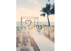 海边沙滩上的婚礼现场
